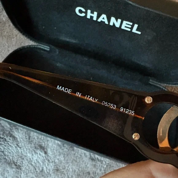 Vintage Chanel tortoiseshell square sunglasses with gold  display picture 1